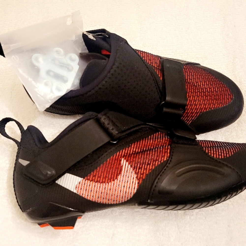 Nke Superrep sneakers size. 6.5 color black and red
